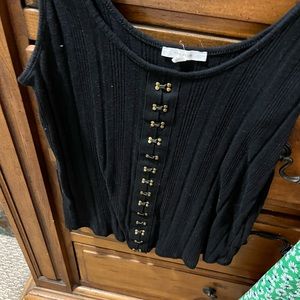 Latch hook tank